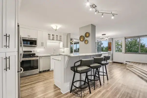 1919 N Summit AVENUE #1D, Milwaukee, WI 53202