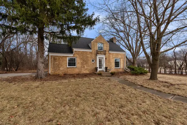 540 Crystal LANE, Elm Grove, WI 53122