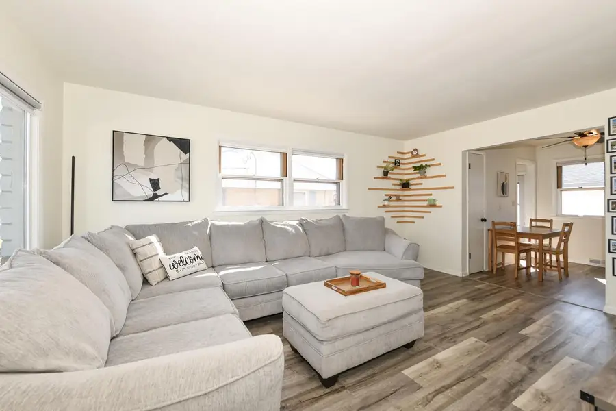 6421 W Allerton AVENUE, Greenfield, WI 53220 - #2