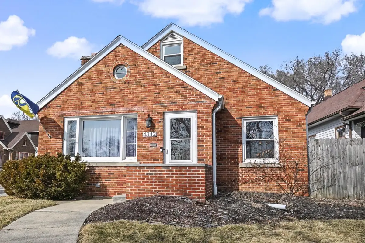 4342 W Martin DRIVE, Milwaukee, WI 53208 - #1