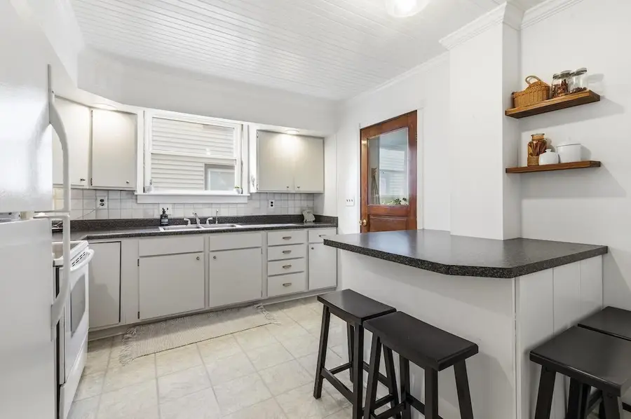 916 Arcadian AVENUE, Waukesha, WI 53186 - #3