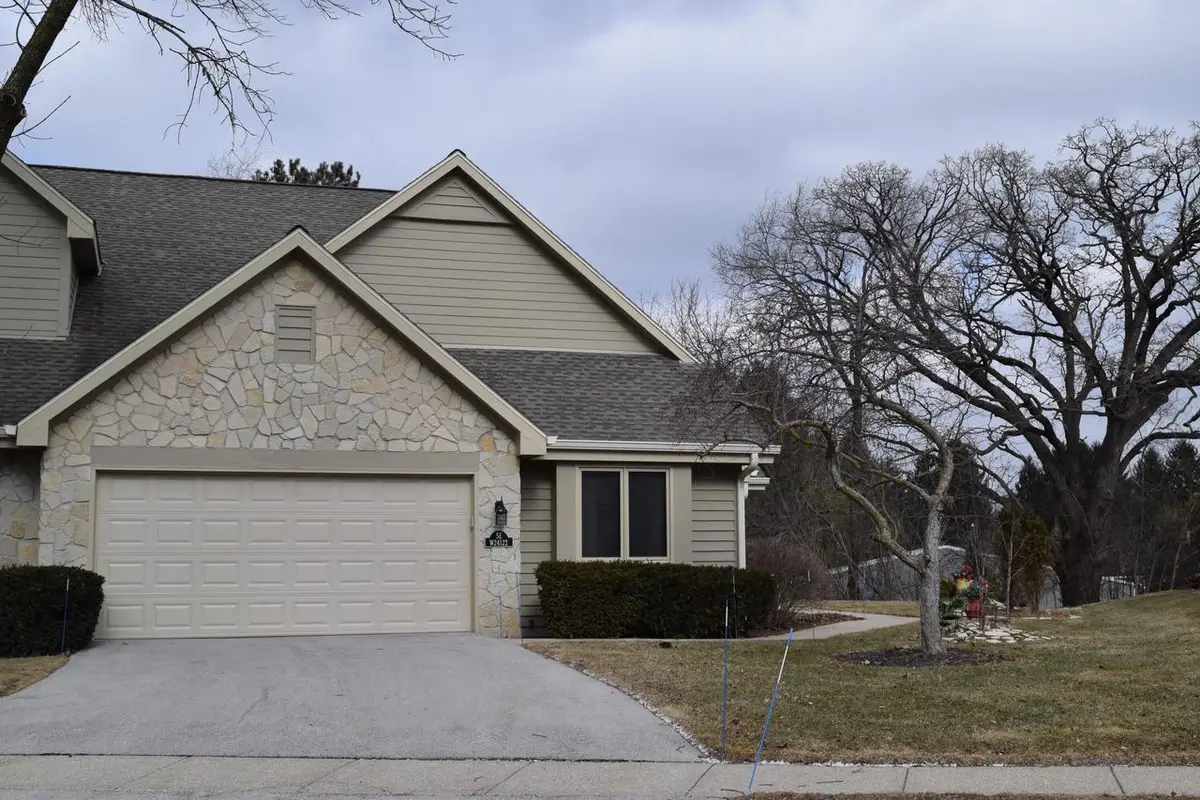 N22 W24122 Cloister CIRCLE #5 E, Pewaukee, WI 53072 - #1