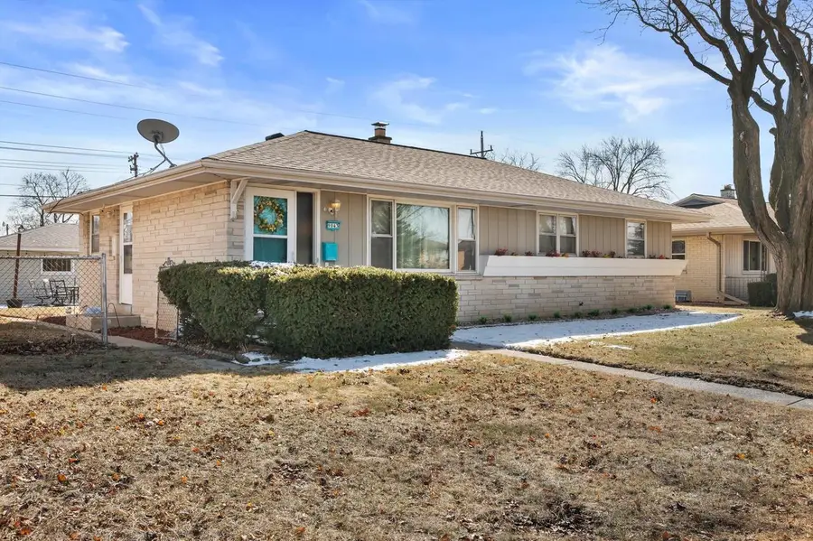 9043 W Grantosa DRIVE, Milwaukee, WI 53225 - #3