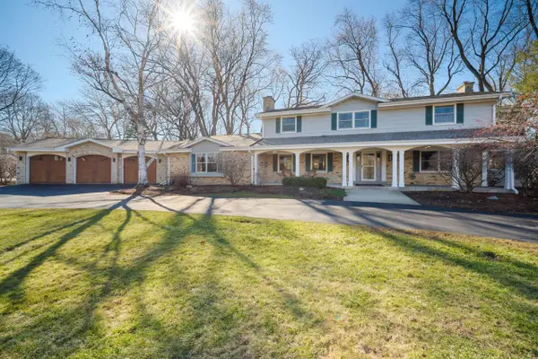 N59W38235 Mainland DRIVE, Oconomowoc, WI 53066