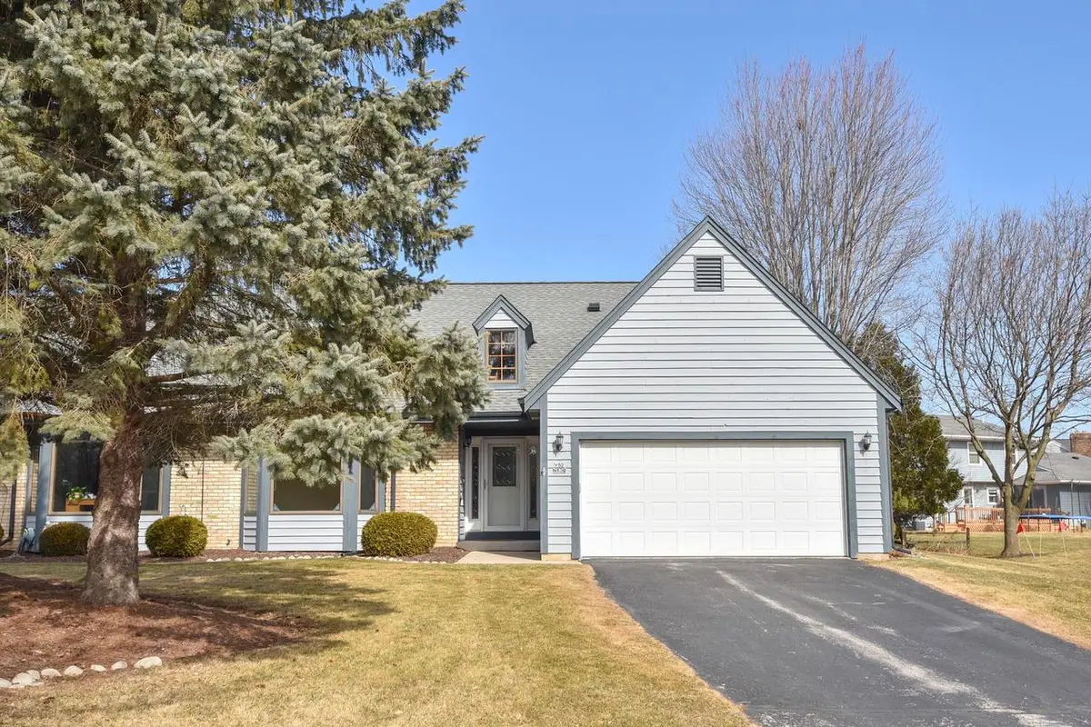 W52N139 Pioneer COURT, Cedarburg, WI 53012 - #1