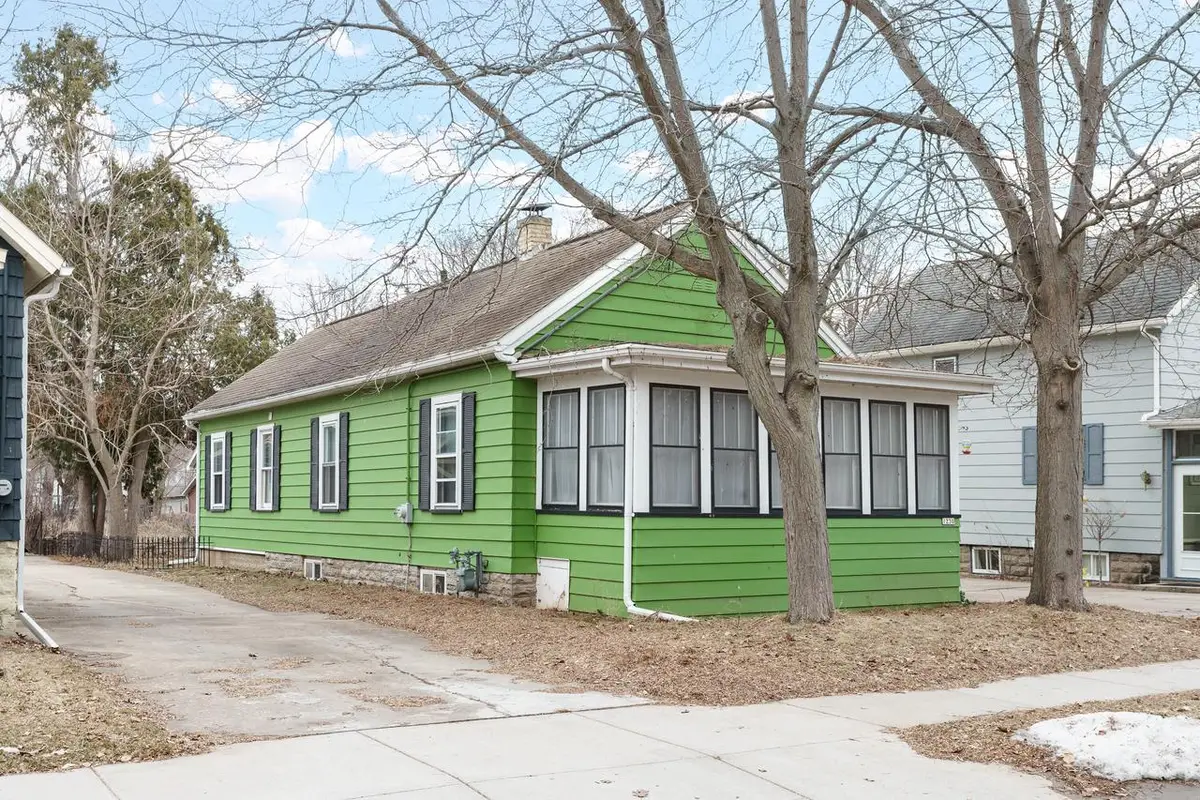 1230 Bay Shore DRIVE, Oshkosh, WI 54901 - #1