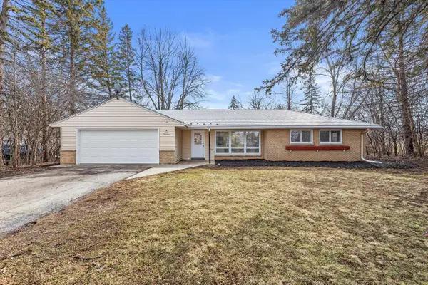 N80W15821 Rainbow DRIVE, Menomonee Falls, WI 53051