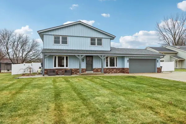 N28W22131 Indianwood COURT, Waukesha, WI 53186