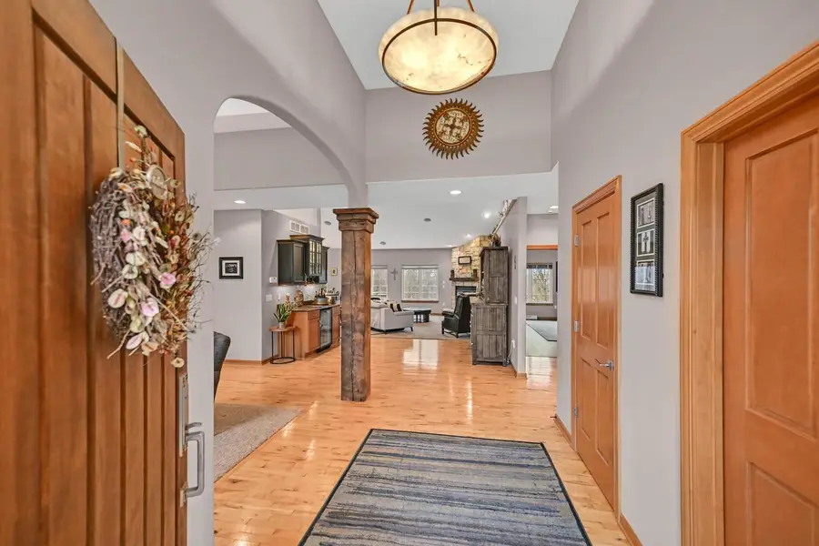 W292N4254 Prairie Wind CIRCLE N, Pewaukee, WI 53072 - #2