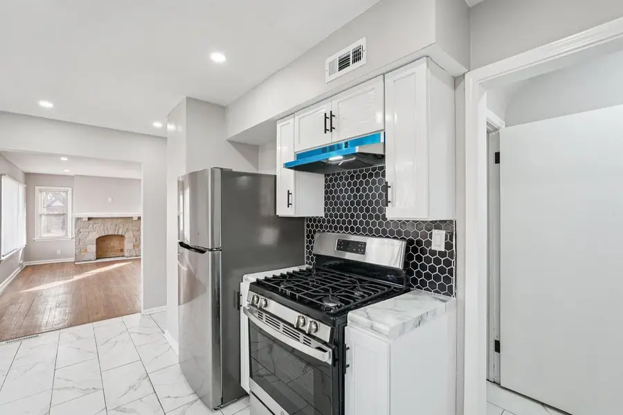 3880 N 58th BOULEVARD, Milwaukee, WI 53216 - #2