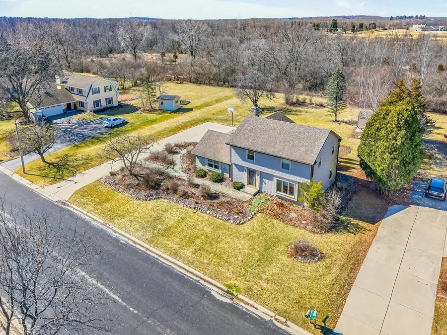 W184N8293 Tours DRIVE, Menomonee Falls, WI 53051 - #2