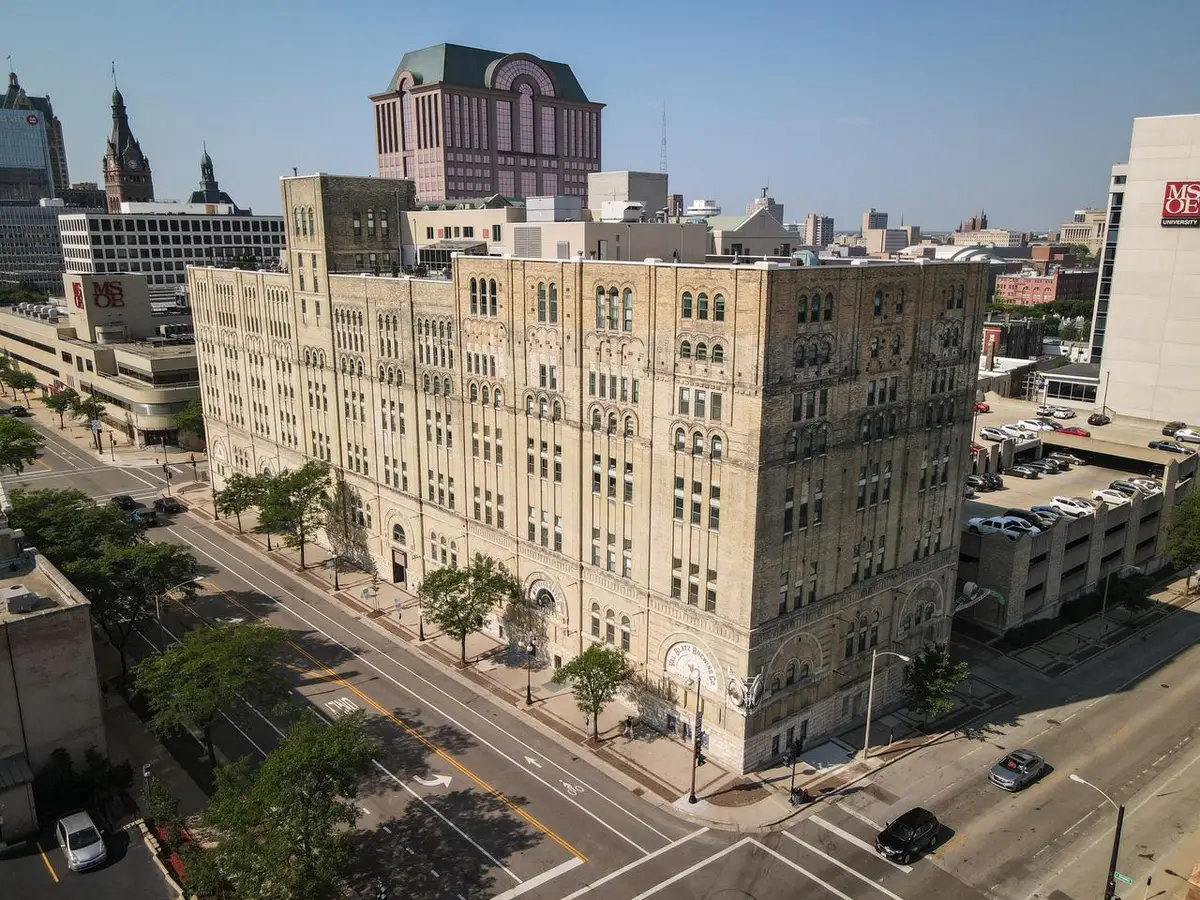 270 E Highland AVENUE #916, Milwaukee, WI 53202 - #1