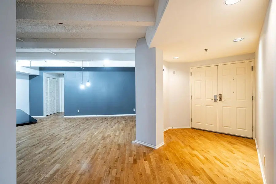 270 E Highland AVENUE #916, Milwaukee, WI 53202 - #2