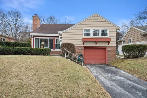 10529 W Grantosa DRIVE, Wauwatosa, WI 53222