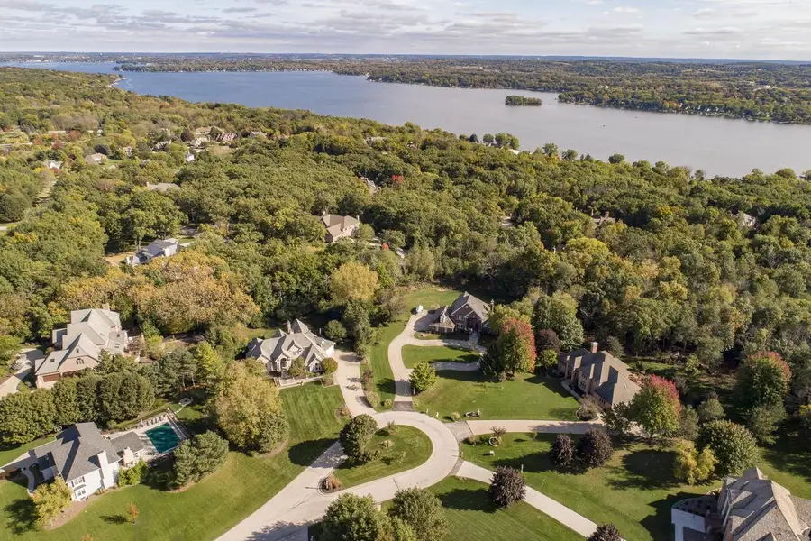 W305N2808 Foxwood COURT, Pewaukee, WI 53072 - #2