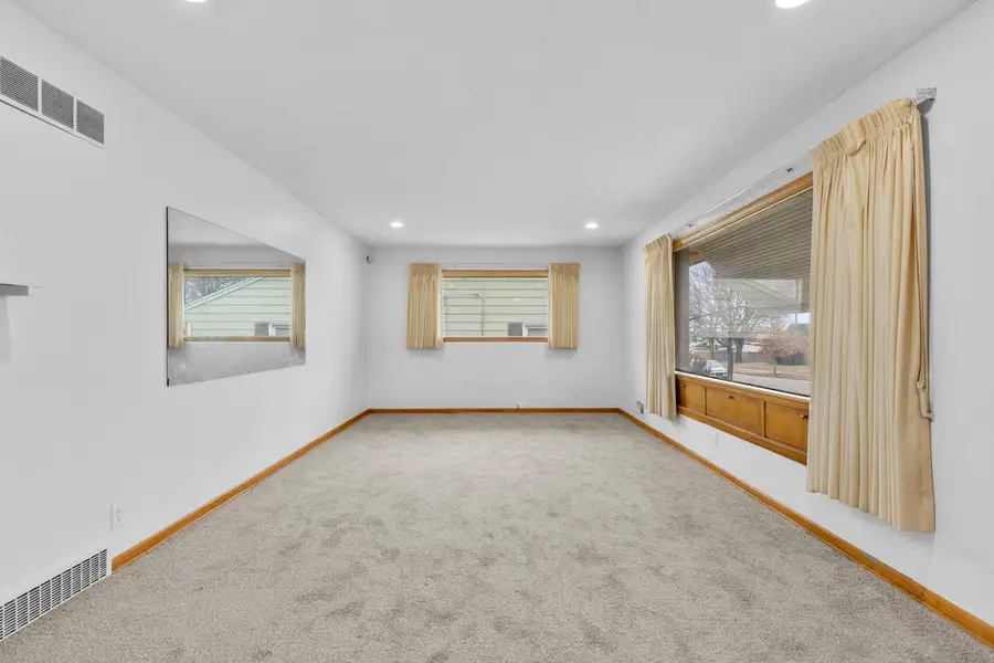 3927 N 77th STREET, Milwaukee, WI 53222 - #3