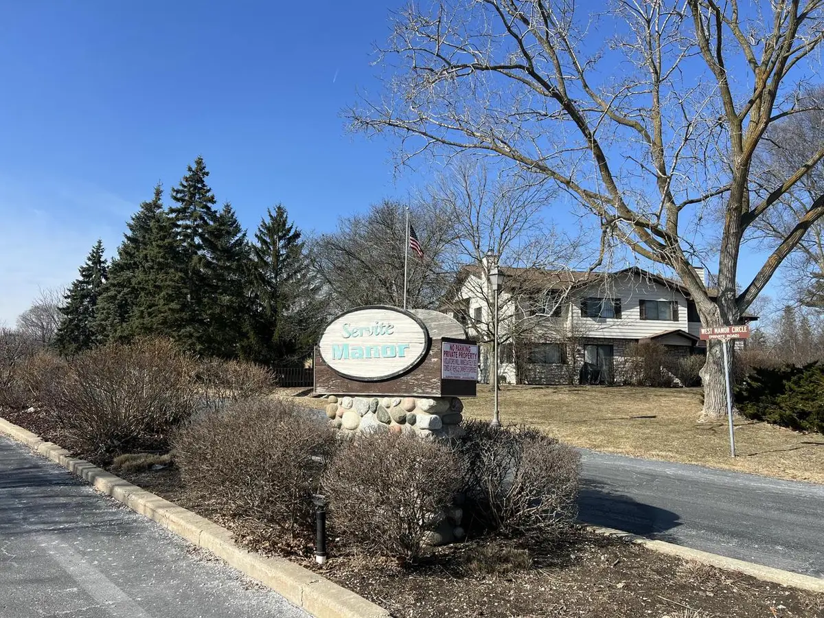 8087 W Manor CIRCLE, Milwaukee, WI 53223 - #1