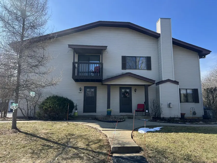 8087 W Manor CIRCLE, Milwaukee, WI 53223 - #2