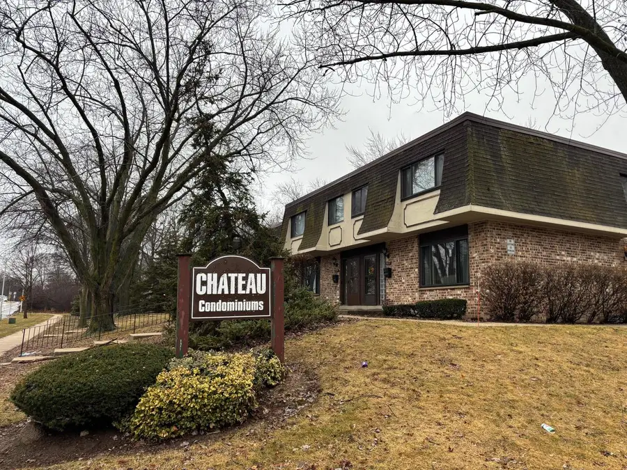 6081 W Calumet Rd ROAD, Milwaukee, WI 53223 - #2