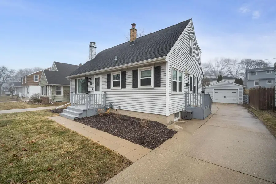172 N 92nd STREET, Milwaukee, WI 53226 - #2