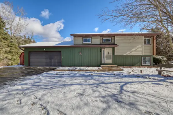 S94W35101 Crestfield COURT, Eagle, WI 53119