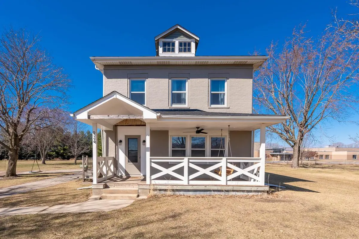 924 W Main STREET, Palmyra, WI 53156 - #1