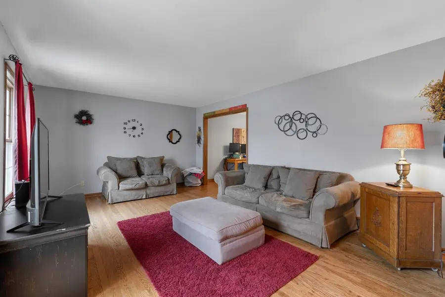 8044 W Beacon Hill DRIVE, Franklin, WI 53132 - #2