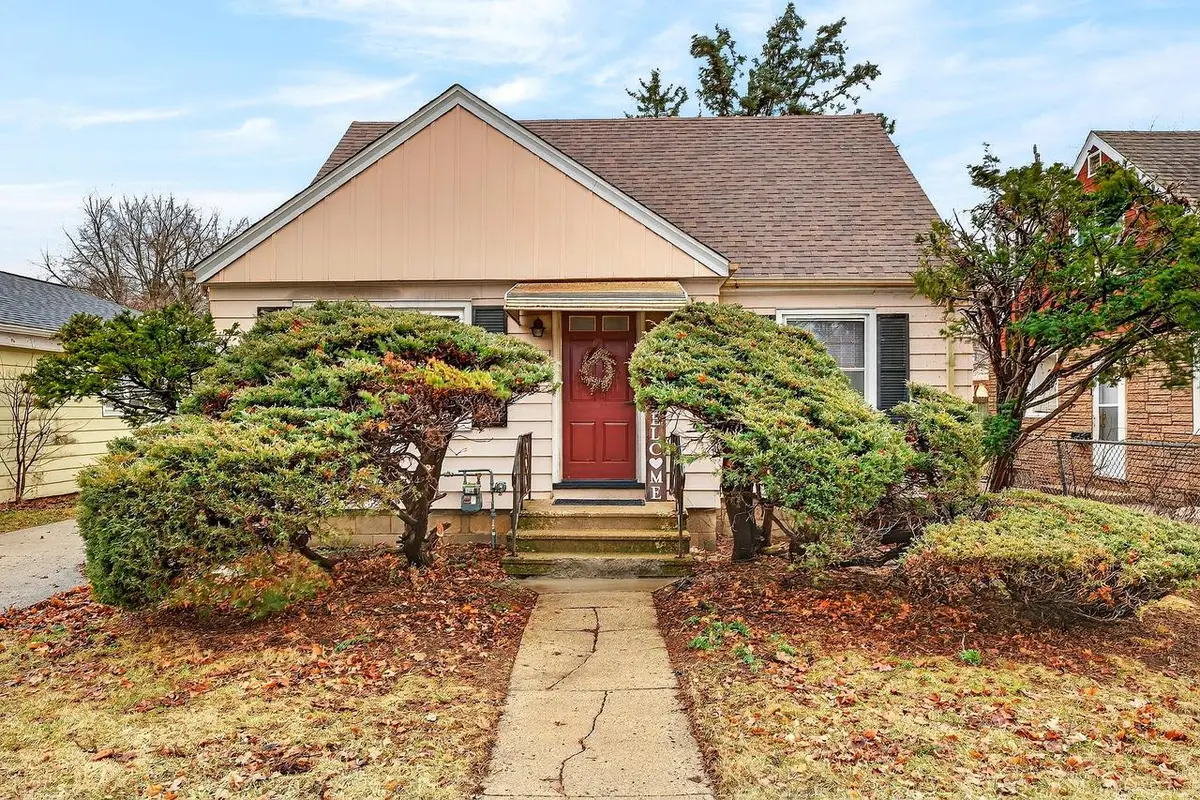 4215 W Florist AVENUE, Milwaukee, WI 53209 - #1