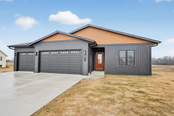 555 Lake Breeze LANE, Random Lake, WI 53075