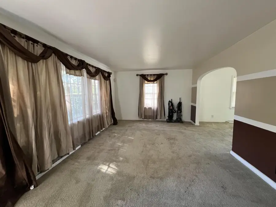 6402 W Girard AVENUE, Milwaukee, WI 53210 - #2