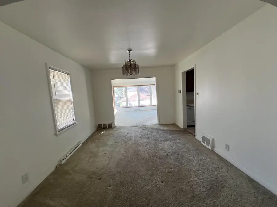 6402 W Girard AVENUE, Milwaukee, WI 53210 - #3