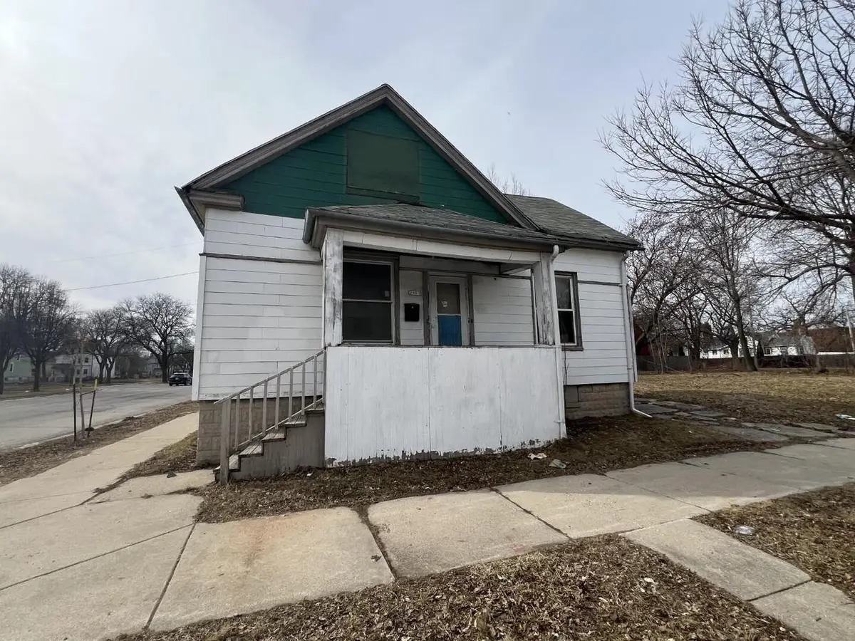 2901 N Mother Simpson WAY, Milwaukee, WI 53206 - #1