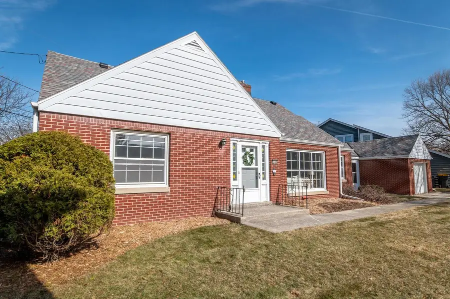 8766 Parkview COURT, Wauwatosa, WI 53226 - #2