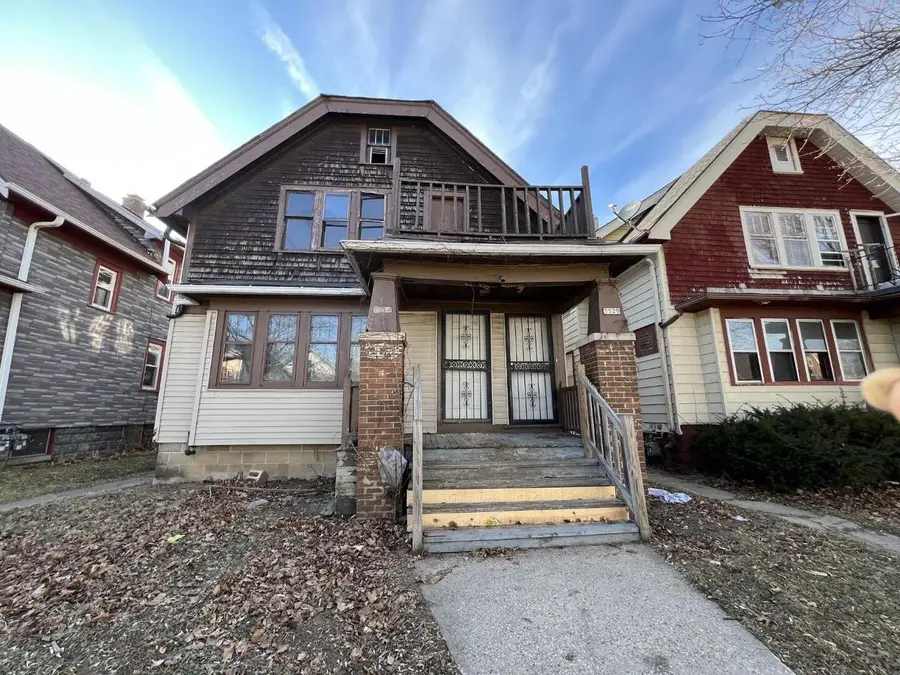 3327 N 17th STREET, Milwaukee, WI 53206 - #2