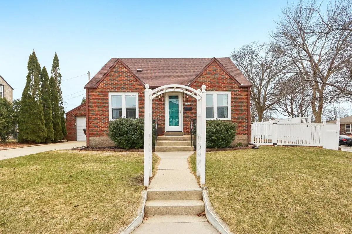 1703 E Norwich AVENUE, Saint Francis, WI 53235 - #1