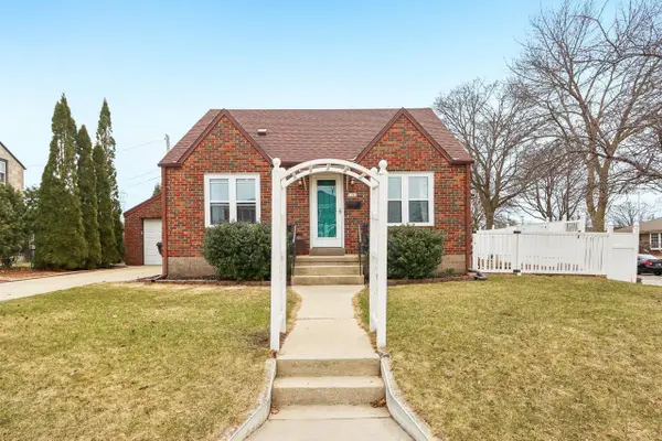 1703 E Norwich AVENUE, Saint Francis, WI 53235