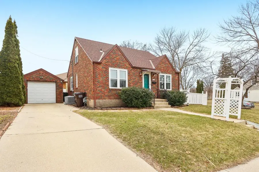 1703 E Norwich AVENUE, Saint Francis, WI 53235 - #2