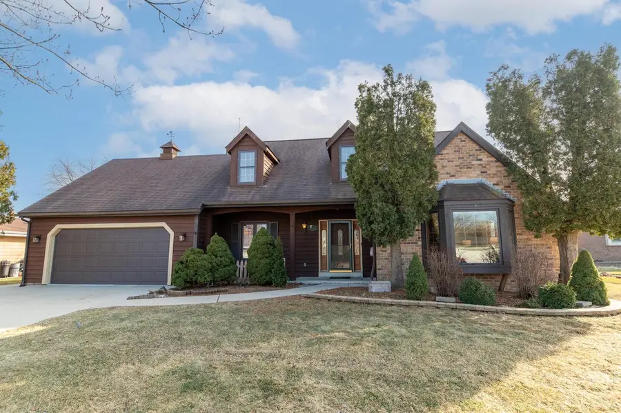 5705 W Abbott AVENUE, Greenfield, WI 53220 - #2