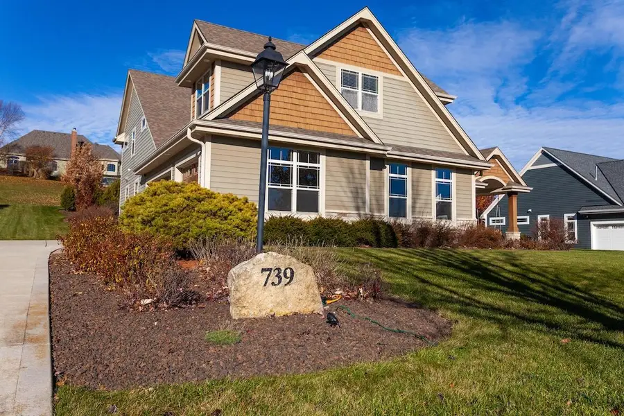 739 Stepping Stone WAY, Pewaukee, WI 53072 - #2