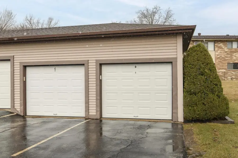 1343 Meadowcreek DRIVE #D, Pewaukee, WI 53072 - #3