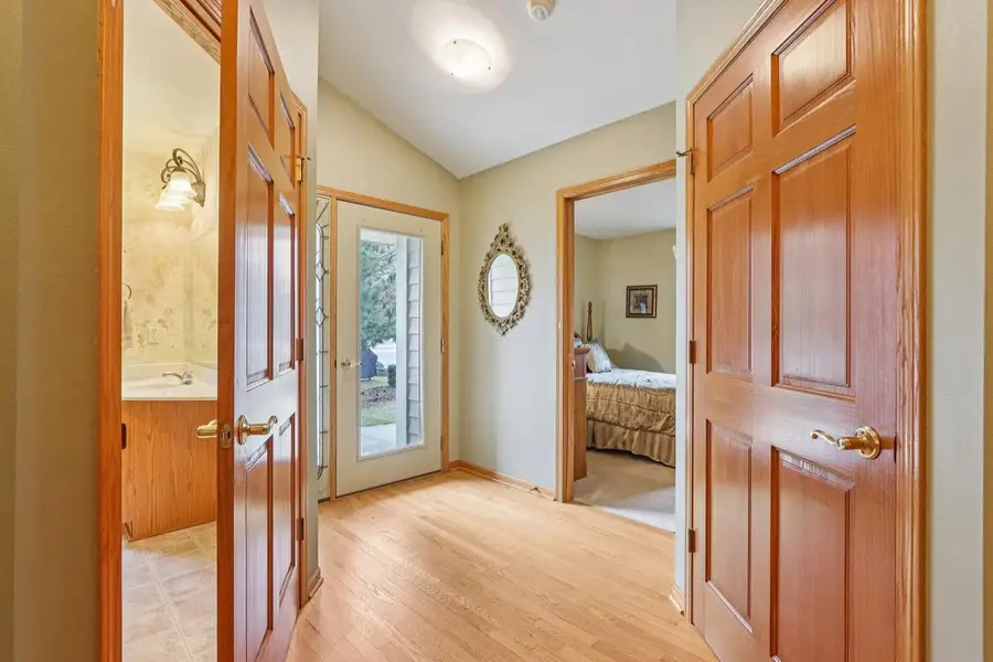 319 Endfield CIRCLE, Waukesha, WI 53186 - #3