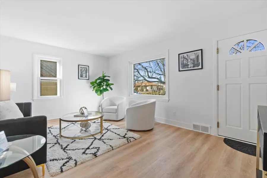 1301 E Norwich AVENUE, Saint Francis, WI 53235 - #2