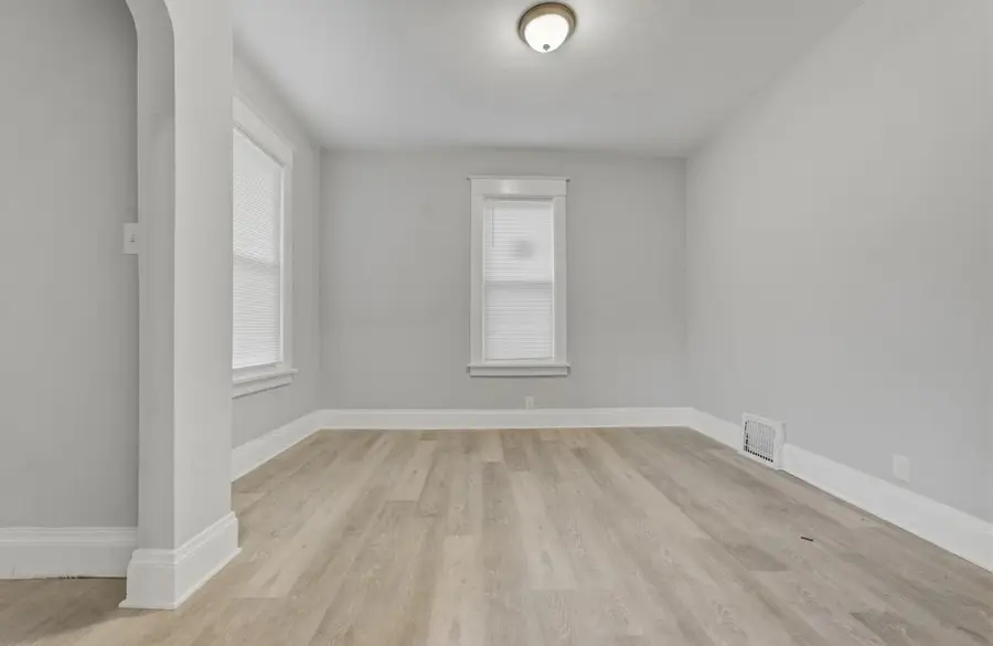 2827 W Grant STREET, Milwaukee, WI 53215 - #2