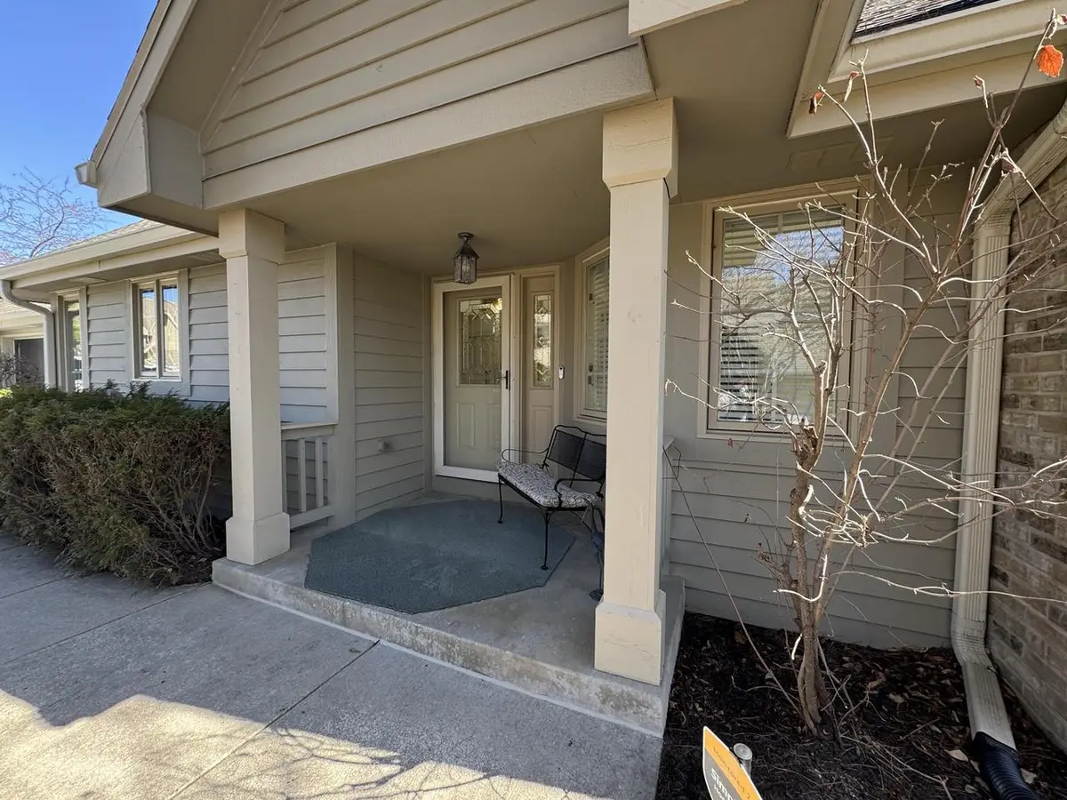 N21W24305 Cumberland DRIVE #38N, Pewaukee, WI 53072 - #1