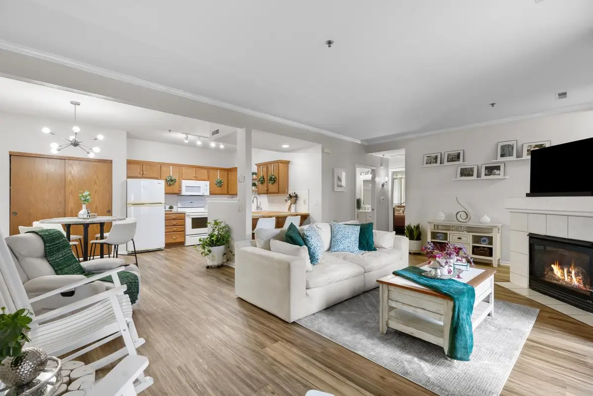 435 W Aspen DRIVE #18, Oak Creek, WI 53154 - #1