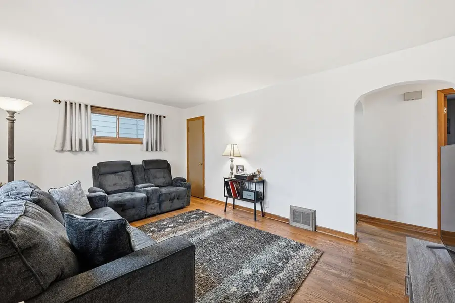 4917 W Norwich COURT, Milwaukee, WI 53220 - #3