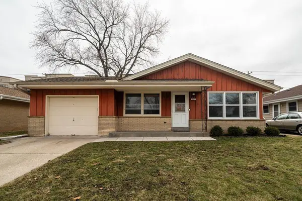10915 W Harvard LANE, Wauwatosa, WI 53226