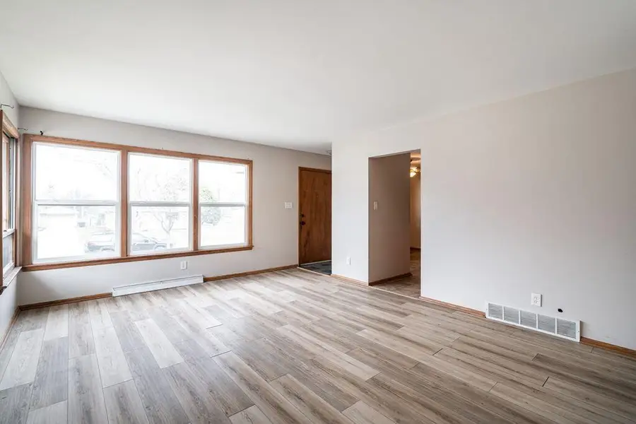 10915 W Harvard LANE, Wauwatosa, WI 53226 - #2