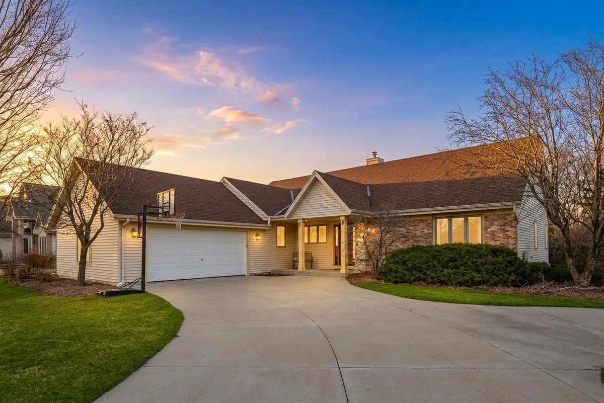 6180 S Preston LANE, New Berlin, WI 53151 - #1