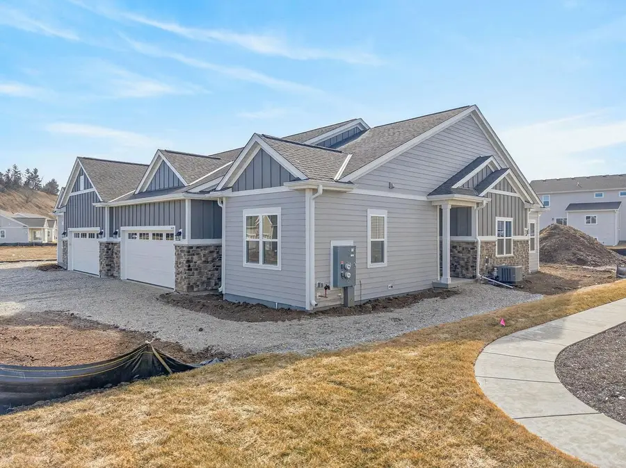 845 Stirling DRIVE #Bldg 23, Unit 46, Oconomowoc, WI 53066 - #2